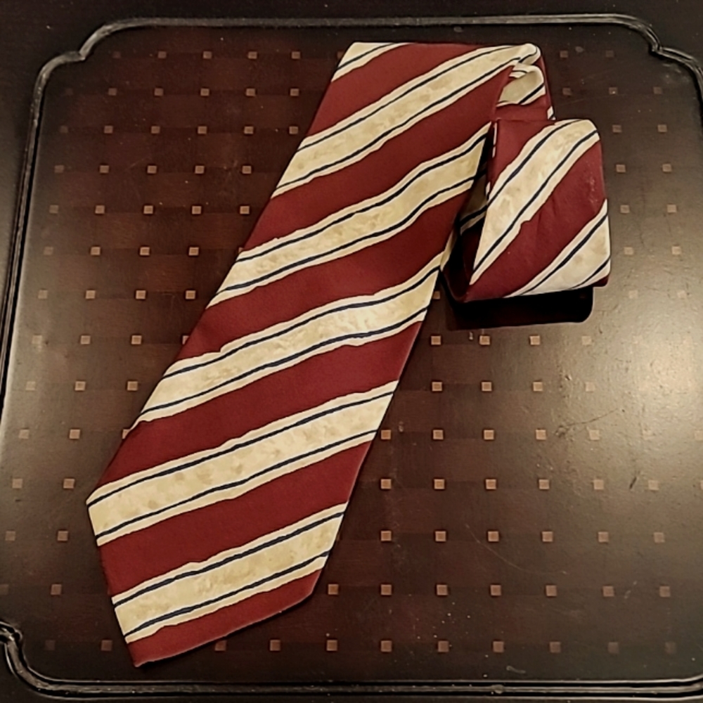 Hugo Boss All Silk 4" Wide Swiggle Striped Red White Blue Tie - Picture 2 of 6